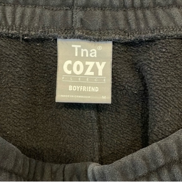 Tna Cozy Fleece Boyfriend Sweatpants in Black - Picture 8 of 13